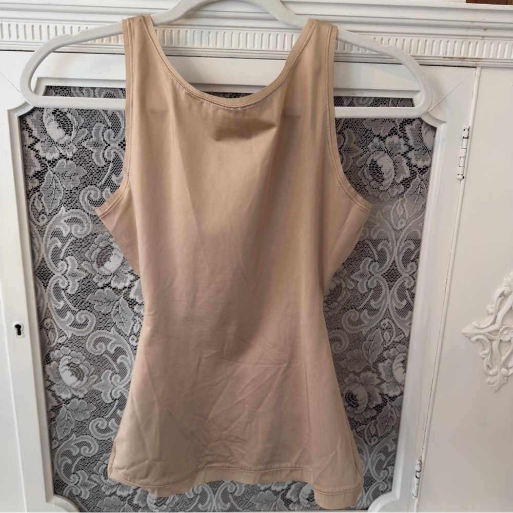 SPANX Simplicity Cross Over V-Neck Shaper - Picture 4 of 10